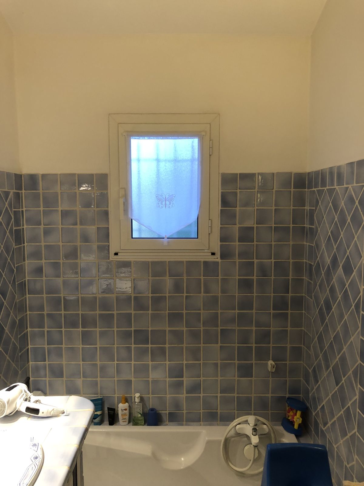 Salle de bain HMC — début de la réfection